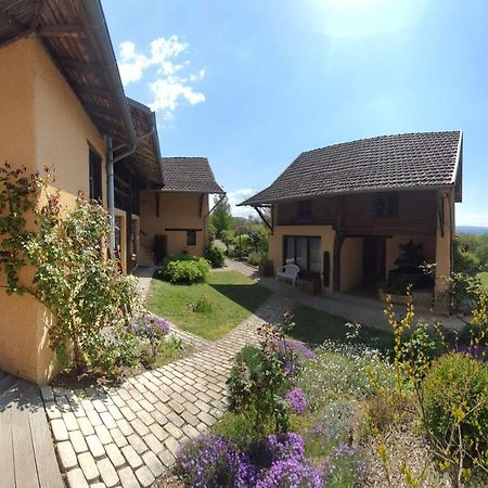 Bed and Breakfast La Parenthese Saint-Genix-sur-Guiers Exterior foto