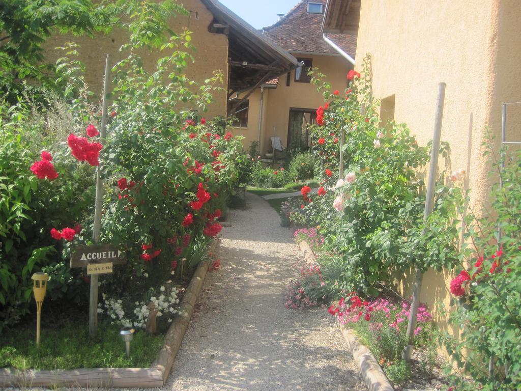 Bed and Breakfast La Parenthese Saint-Genix-sur-Guiers Exterior foto