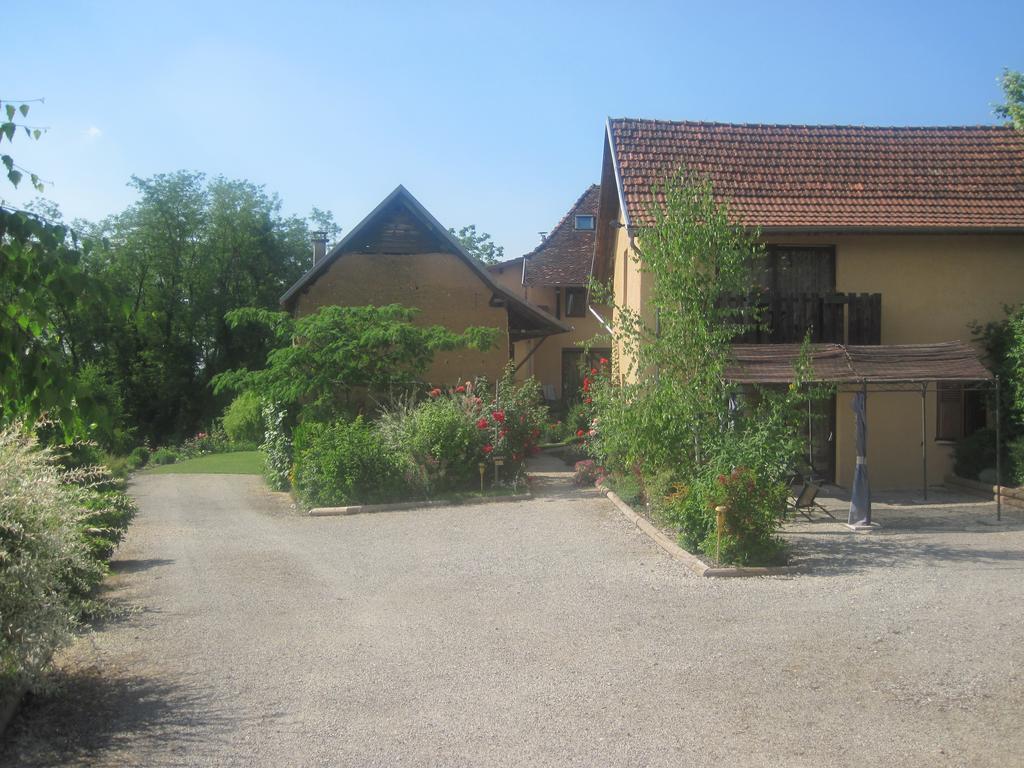 Bed and Breakfast La Parenthese Saint-Genix-sur-Guiers Exterior foto