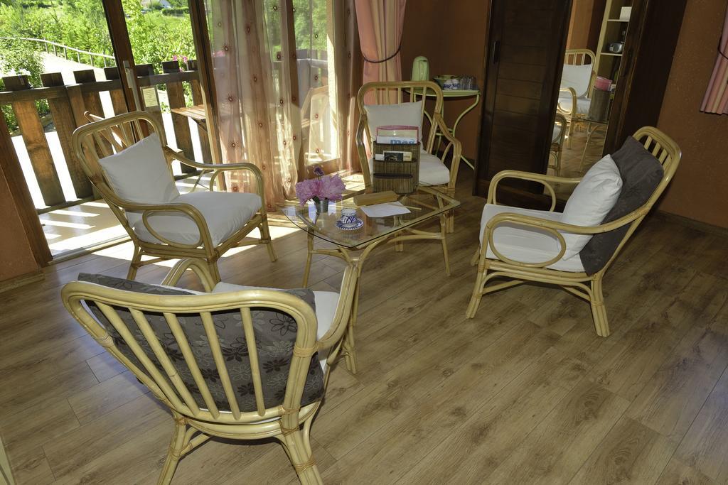 Bed and Breakfast La Parenthese Saint-Genix-sur-Guiers Exterior foto