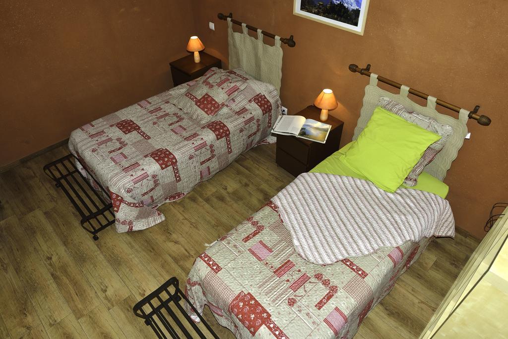 Bed and Breakfast La Parenthese Saint-Genix-sur-Guiers Exterior foto
