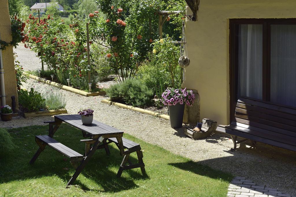 Bed and Breakfast La Parenthese Saint-Genix-sur-Guiers Exterior foto