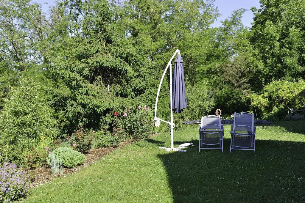 Bed and Breakfast La Parenthese Saint-Genix-sur-Guiers Exterior foto