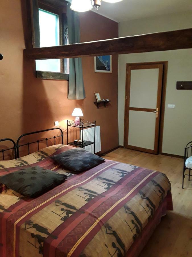 Bed and Breakfast La Parenthese Saint-Genix-sur-Guiers Exterior foto