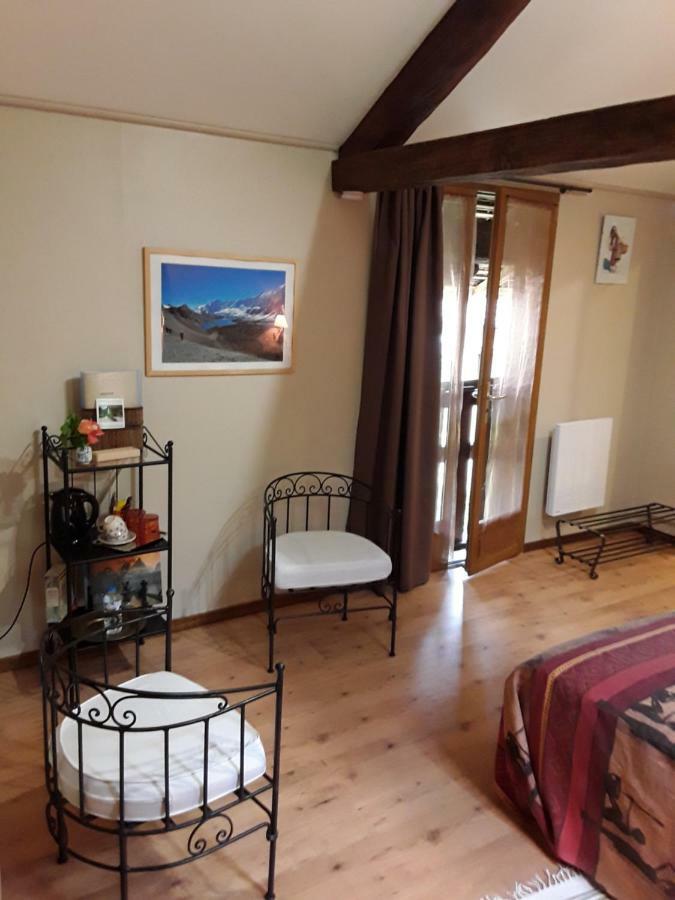 Bed and Breakfast La Parenthese Saint-Genix-sur-Guiers Exterior foto