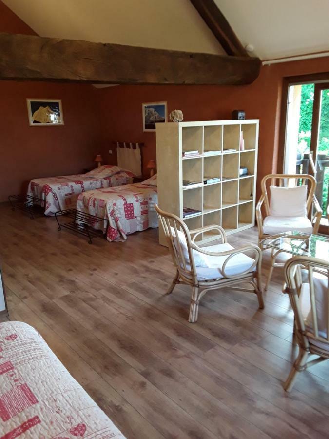 Bed and Breakfast La Parenthese Saint-Genix-sur-Guiers Exterior foto